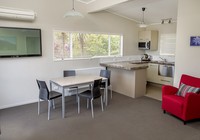 taupo-accommodation-chalet-living-room-family