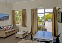 taupo-accommodation-chalet-two-bedroom-living-area