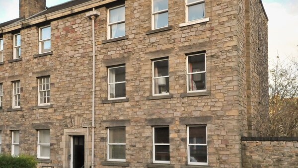 7543_Richmond Place-13 - Outside view of the property in Edinburgh City Centre rental