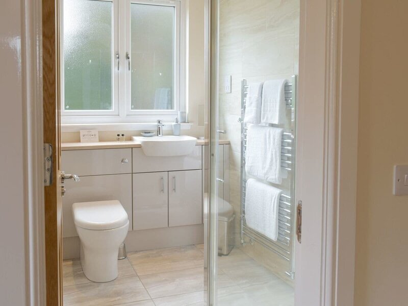 Willow Lodge shower room