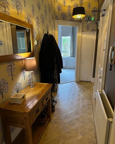 Coates Gardens - Hallway with feature wall