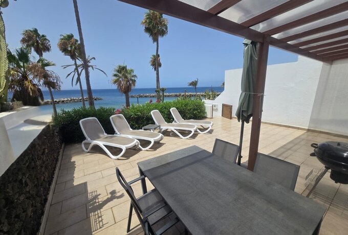 15 Playa Flamingo 01-terrace sea view