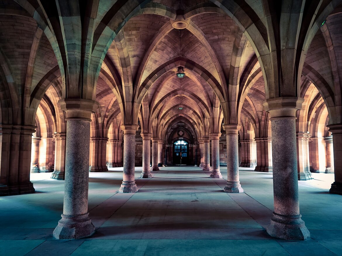 Glasgow University cloisters - Cloisters at Glasgow University main building, West End of Glasgow (© Photo by Johnny Briggs on Unsplash)