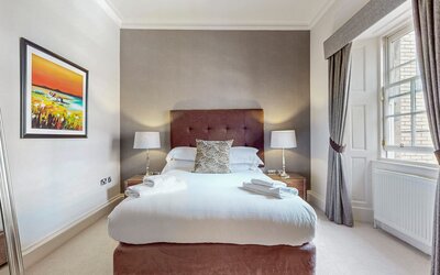 20-web-or-mls-242 West George Street Lomond_20 - Inviting bedroom with plush bedding for a restful night’s sleep