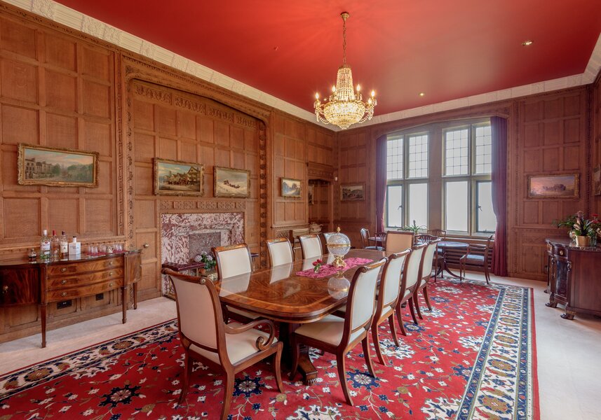 Carlekemp - dining table