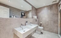 3-web-or-mls-242 West George Street Ground Flat CAMPBELL_38 - Stunning spacious bathroom