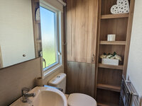 Main Batroom with Shower