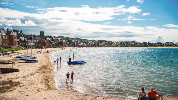 West Bay Beach North Berwick (© VisitScotland / Grant Paterson)