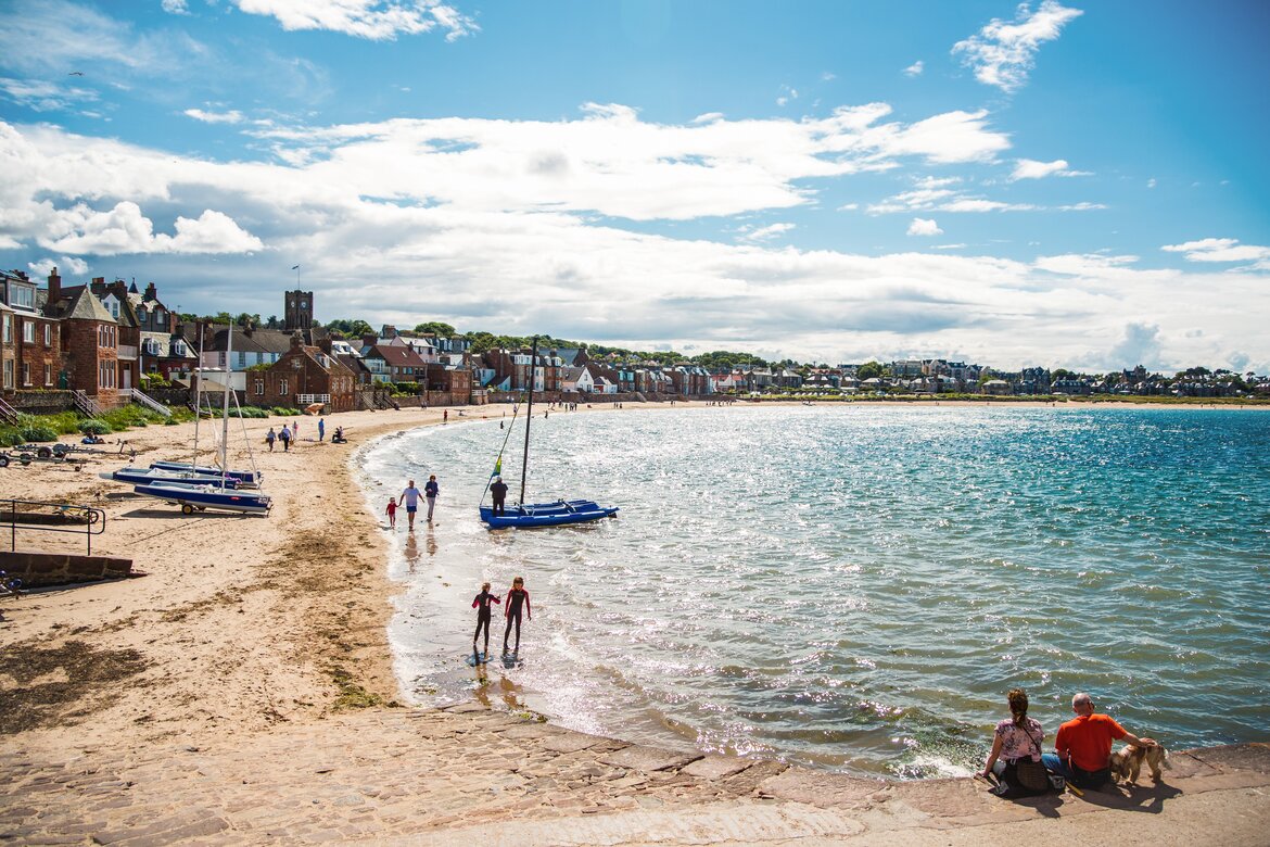 West Bay Beach North Berwick (© VisitScotland / Grant Paterson)
