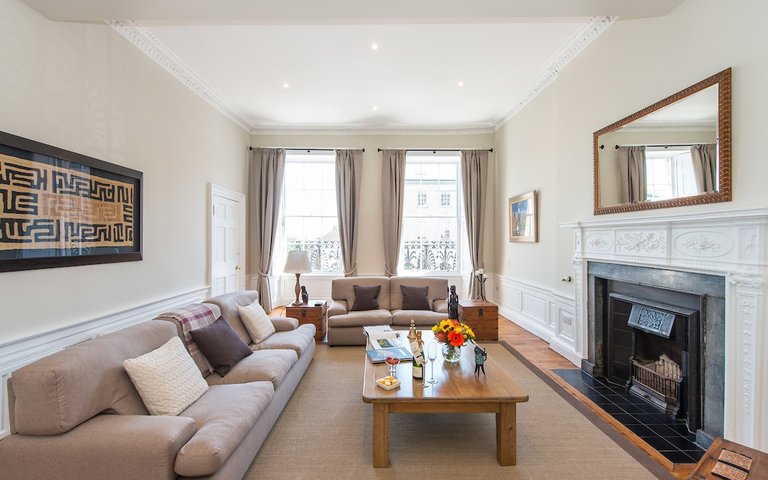 Living Room (© The Edinburgh Address) Living Room (© The Edinburgh Address)