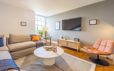 33299ec0-3319-4892-a5d4-aee100e29f03 - Cosy round the TV