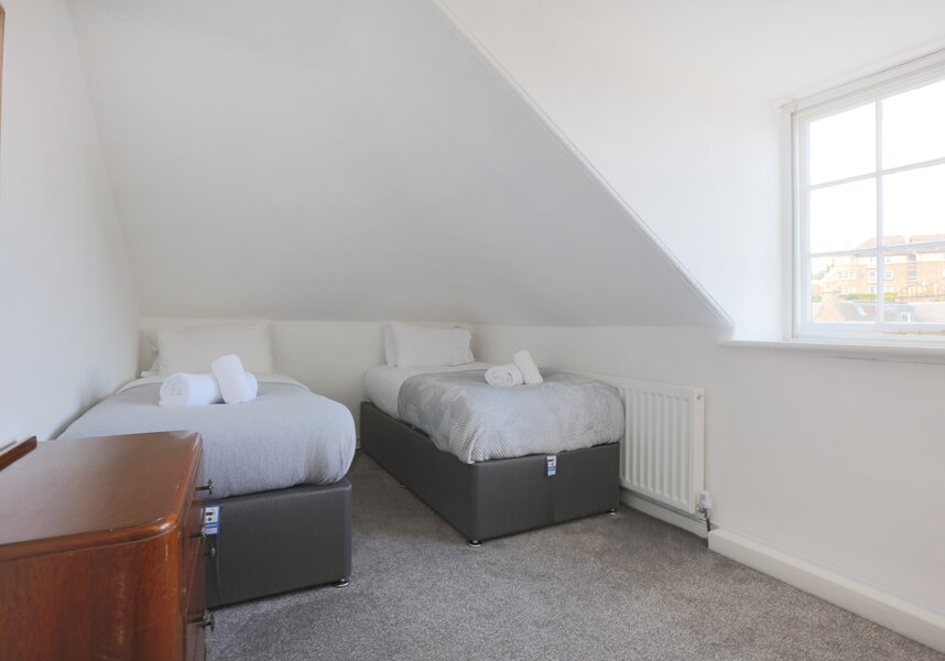 Westend Place - twin bedroom