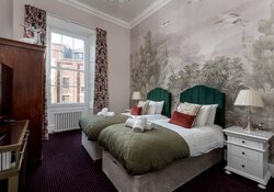 Cosy Super King Size or twin Bedroom in Scotland