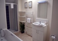 No4 Orangewood House_bathroom1