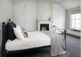 Spacious Bedroom for University Graduates