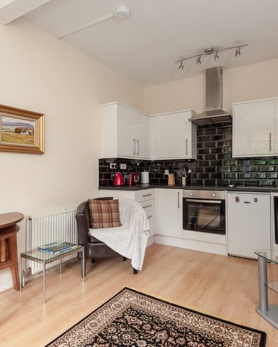 Portsburgh Square 3 - Light open plan living and kitchen area in Edinburgh holiday let