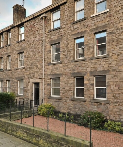 7543_Richmond Place-16 - Outside view of the property in Edinburgh City Centre rental