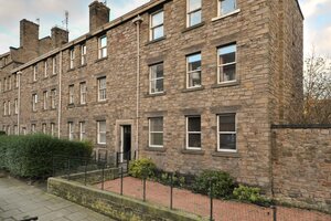 7543_Richmond Place-16 - Outside view of the property in Edinburgh City Centre rental