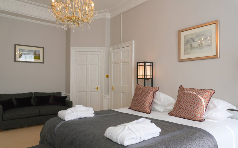 Elegant Bedroom Design – Relaxing Edinburgh Stay - Stylish furnishings and soft finishes create a calm retreat after a busy day in Edinburgh.