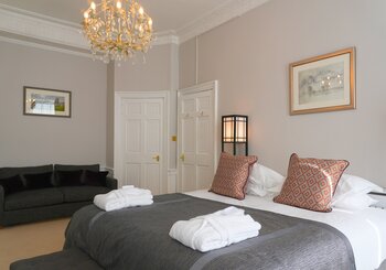 Elegant Bedroom Design – Relaxing Edinburgh Stay - Stylish furnishings and soft finishes create a calm retreat after a busy day in Edinburgh.