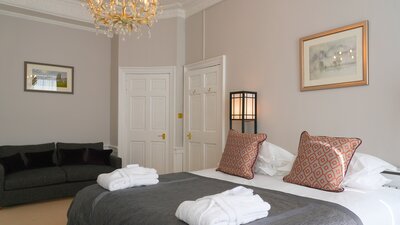Elegant Bedroom Design – Relaxing Edinburgh Stay - Stylish furnishings and soft finishes create a calm retreat after a busy day in Edinburgh.