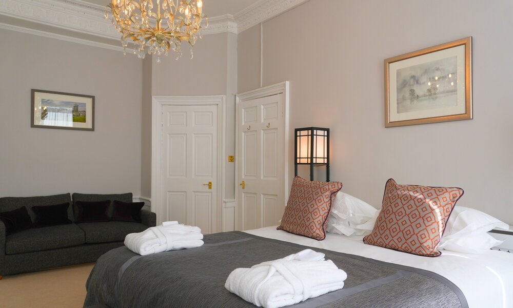 Elegant Bedroom Design – Relaxing Edinburgh Stay - Stylish furnishings and soft finishes create a calm retreat after a busy day in Edinburgh.