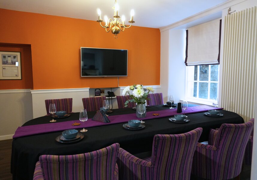 Open Plan Dining Space – Perfect for Groups