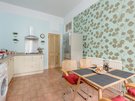 Lauderdale Street 8 - Large, bright family kitchen with family dining table in Edinburgh holiday let