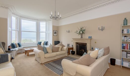 Bay House - lounge - Large, main lounge with beautiful panoramic views
