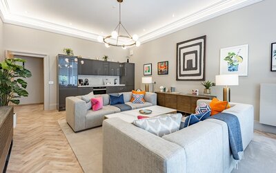 Living Room - Lots of comfortable furniture