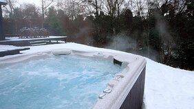 4 bed lodge with hot tub - Hot in the winter looking towards the river (© Ptarmigan Lodge)