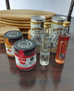 Jam, gin and tonic
