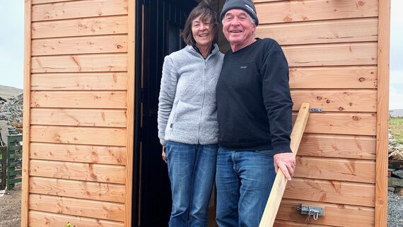 First ever isleHolidayers - Visiting the Peerie Neuk tiny home in Unst. (© Melanie Mouat)