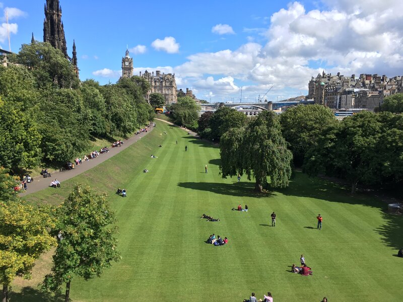 Princes Street Gardens, Edinburgh - Green grass and trees line Princes Street Gardens, Edinburgh (© Elshad on Wikipedia)