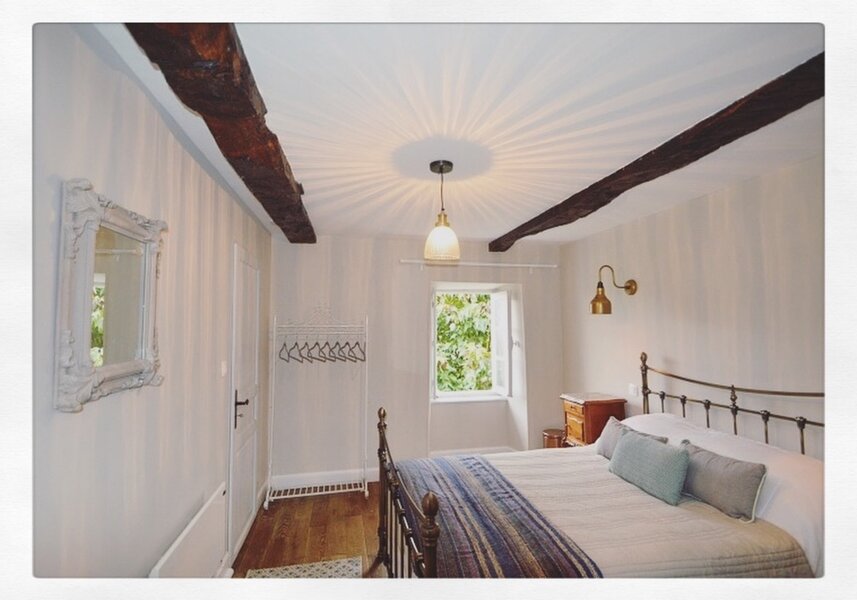 AIRBNB8E80FE50-8E76-4F3F-B2AE-C3A5DA6CE189
