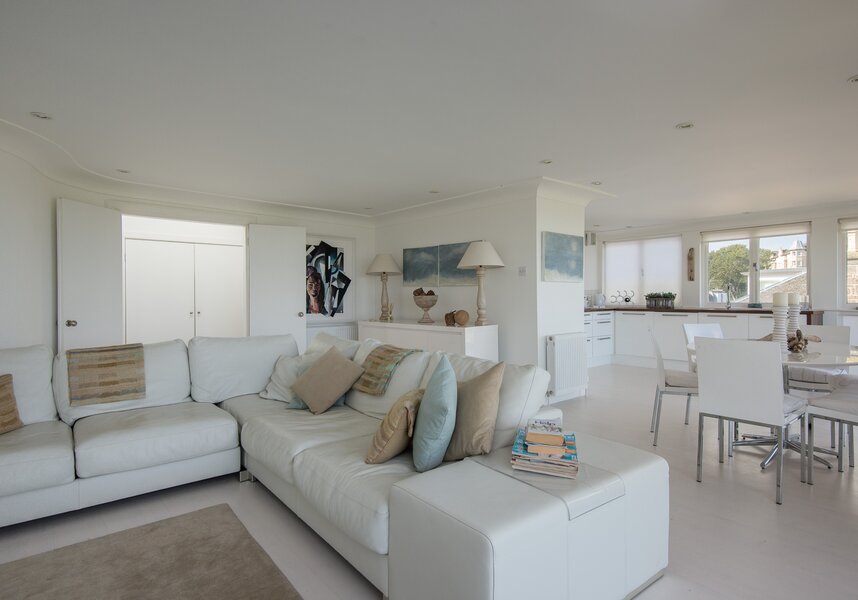 Clova Penthouse - living area