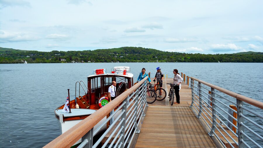 Boat on Windermere, The Lake District - Group of people with bikes boarding a boat to cruise on Lake Windermere (© Cumbria Tourism)