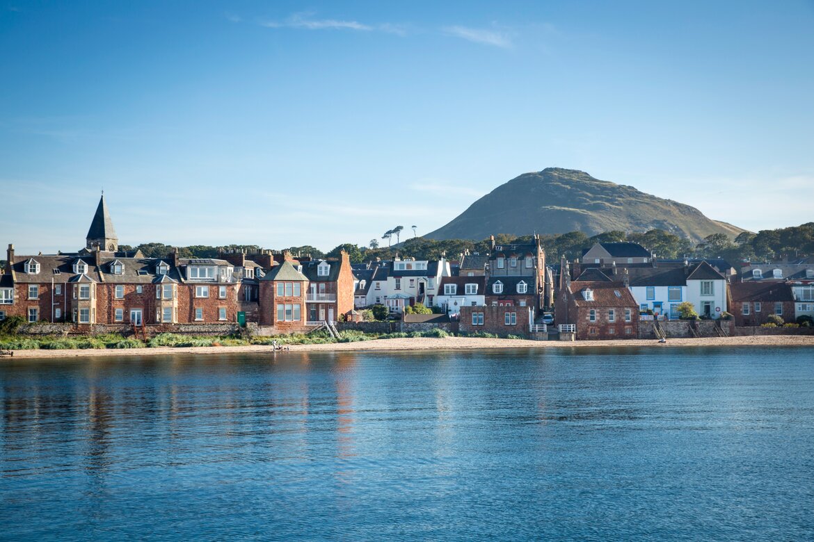 North Berwick Beach and The Law (© VisitScotland / Kenny Lam)