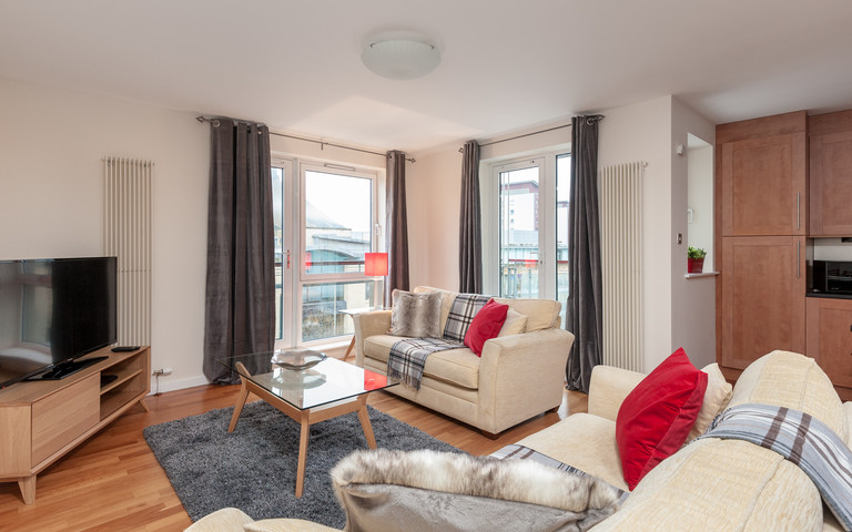 The Park (Holyrood Road) 1 - Spacious family living area at Edinburgh holiday let The Park (Holyrood Road) 1 - Spacious family living area at Edinburgh holiday let