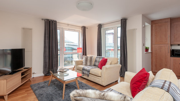 The Park (Holyrood Road) 1 - Spacious family living area at Edinburgh holiday let
