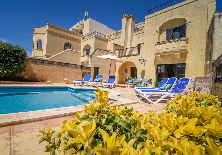 2. Pool area