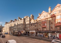 LadyStairsClose-2