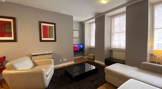 Fleshmarket Close Lounge - 1 Bedroom Edinburgh holiday apartment