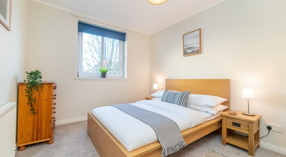 Waverley Park Terrace 1 - Double bedroom in Edinburgh holiday apartment.