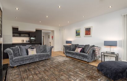Living Room - Stunning open-plan living room/kitchen of Edinburgh self catering accomodation.