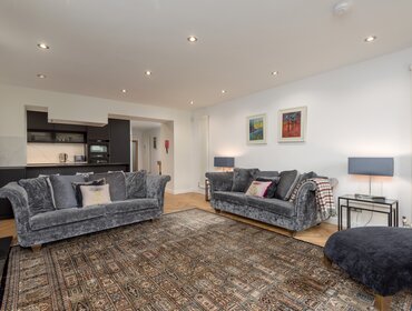 Living Room - Stunning open-plan living room/kitchen of Edinburgh self catering accomodation.