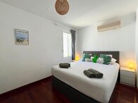 R105 Bedroom (002)