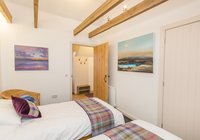 hayloft-scotland-edinburgh-balerno-village-double-bedroom-9