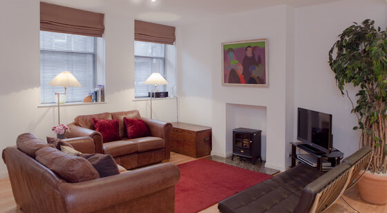 Open Plan Living Area - Warm and cosy with designer touches such as the Barcelona chairs! (© The Edinburgh Address)