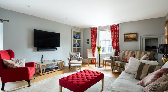 The Calton Residence - Edinburgh Holiday Apartment - Luxury 2 bedroom holiday apartment in Edinburgh City Centre. (© innerCityLets)
